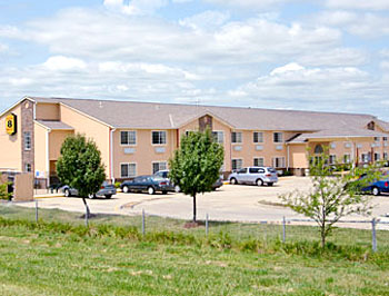 GARDNER SUPER 8 MOTEL - GARDNER