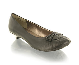 Hush Puppies Leather Court Shoe With Bow Detail