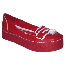 IRREGULAR CHOICE IC GUM SOLE KILTY PUMP