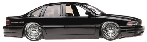 Jada Die-cast Model Chevrolet Impala SS (1:18 scale in Black)