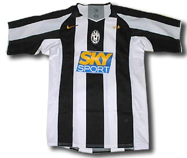 Junior sizes Nike Juventus Boys home 04/05