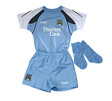 Junior sizes Reebok 06-07 Man City Home Infant Kit