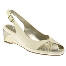 K Shoes by Clarks Female Bee Hive Leather Upper Leather / Other Lining Comfort Sandals in Black, Cream
