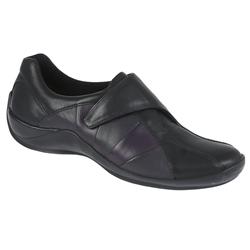 K Shoes by Clarks Female Fine Feathers Leather Upper Leather/Textile Lining Casual in Black