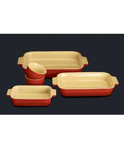 le creuset 19, 26 and 32cm Dishes and 2 Ramekins - Volcanic