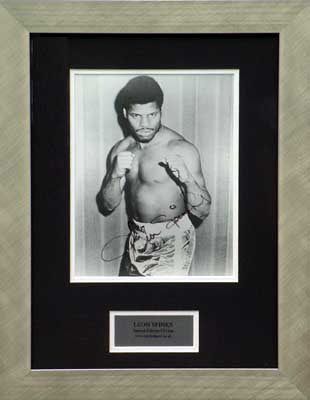 Leon Spinks signed and framed presentation