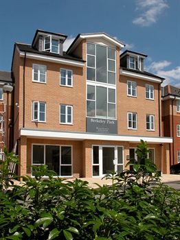 LONDON Berkeley Park Apartments By BridgeStreet