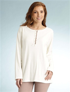 T-shirt with round grandad neckline.