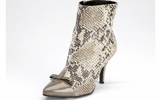 Love label Anderson Pointed Ankle Boots