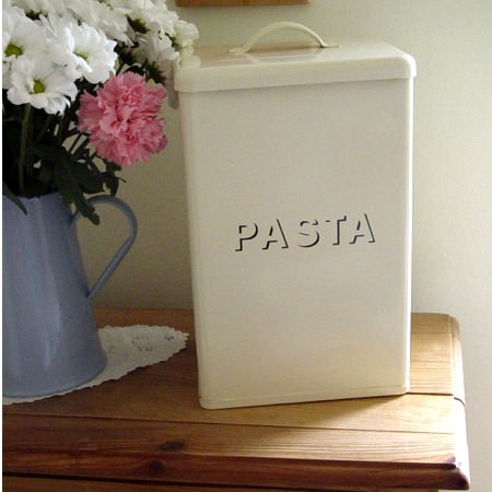 Maison Blue Pasta Tin in Cream