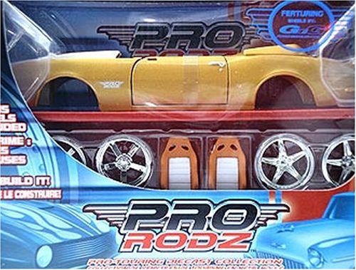 Maisto Diecast Model Chevrolet Camaro Convertible (Kit) in Metallic Orange (1:24 scale)