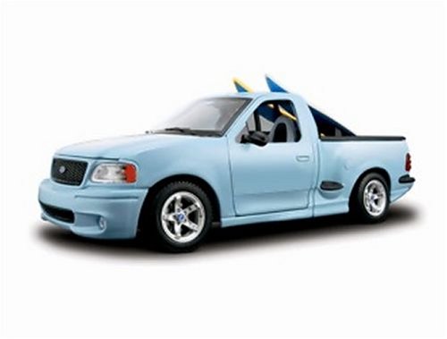 Maisto Diecast Model Ford F150 SVT in Light Blue (1:18 scale)