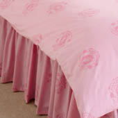 Manchester United Pink Crest Valance Sheet.