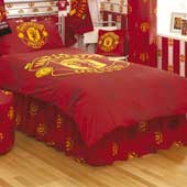Manchester United Shadow Crest Duvet and Pillowcase Set.