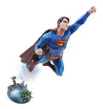 Superman Display Figure - Metropolis Rising Superman