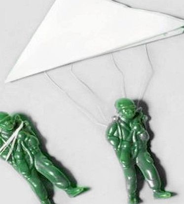 Military 16 Piece Army Forces Camouflage Parachute Throw Toy Soldier