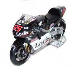 Minichamps 1:12 Scale Honda NSR 500 GP Bike 2001 - Loris Capirossi