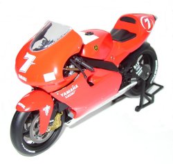 Minichamps 1:12 Scale Yamaha YZR 500 Team Marlboro 2001 - Carlos Checa