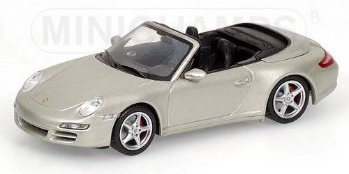 Minichamps Porsche 911 Carrera 4s Cabriolet 2005 in Silver