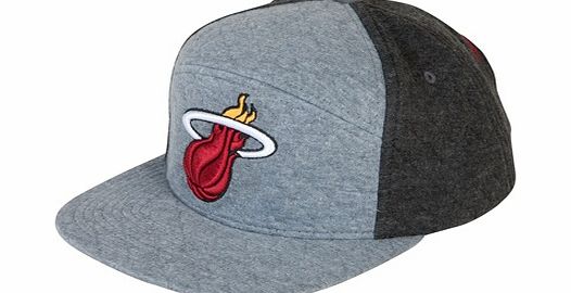 n/a Miami Heat Quilted Snapback Cap NZ35Z-QUILTEDHP
