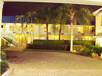 NAPLES Courtyard Inn