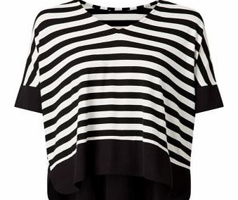 New Look Monochrome V Neck Stripe T-Shirt 3285364