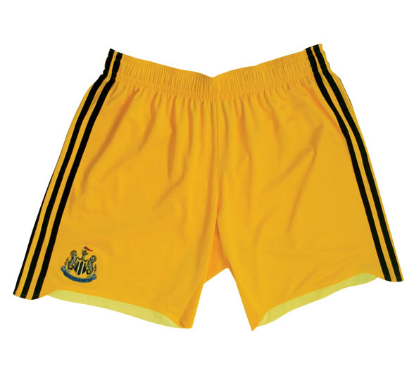 Newcastle 8121 09-10 Newcastle away shorts