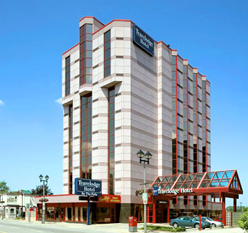 NIAGARA FALLS Travelodge Hotel by the Falls