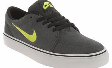 Nike Skateboarding kids nike skateboarding dark grey satire boys