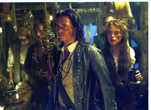 ORLANDO BLOOM SIGNED 12 x 8 INCH COLOUR PHOTO -