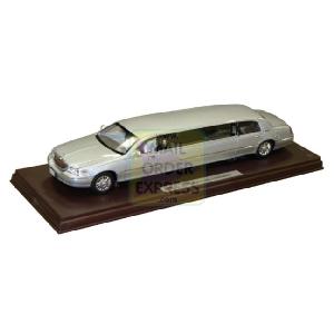 12 5 Lincoln Limousine 2003