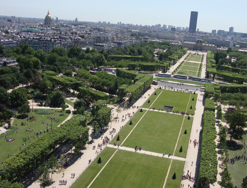 Paris Panoramic Bus Tour and Eiffel Tower Visit