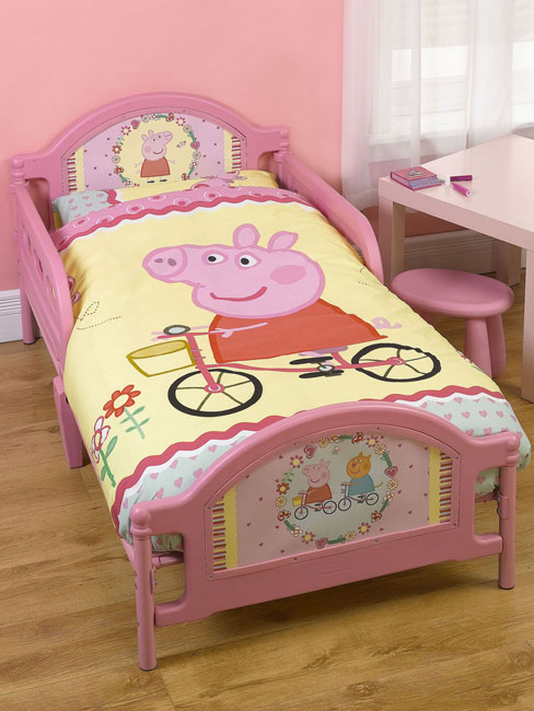Peppa Pig Junior Toddler Bed including Duvet Cover