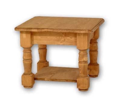 PINE COFFEE TABLE SML WITH SHELF