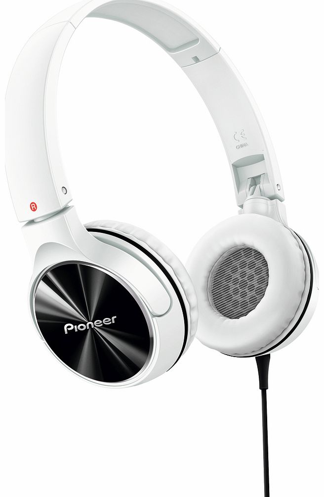 Pioneer SEMJ532-W Headphones and Portable Speakers