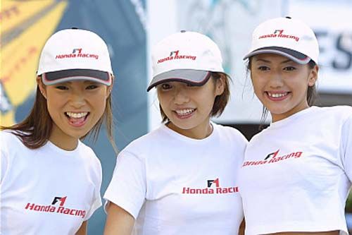 Honda Pit Babes 2001 Japanese Grand Prix Poster - Extra Large (70cm x 100cm)