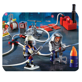 Fire Fighters and Water Pump (4825)