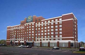 POINTE-CLAIRE Quality Suites Montreal Aeroport