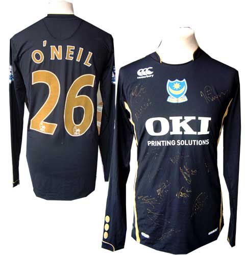 match worn away shirt signed by the 2008 team