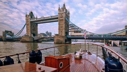 Premier Sunday Lunch Cruise on the Thames