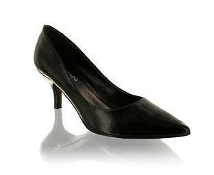 Elegant Low Heeled Court