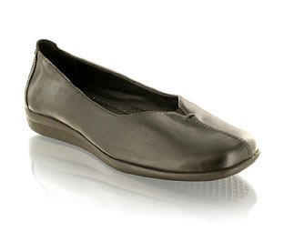 Traditional Casual Shoe With Wedge Heel