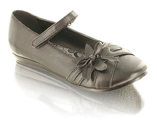 Trendy Casual Shoe With Flower Trim