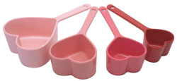 R and M Heart Measuring Cups