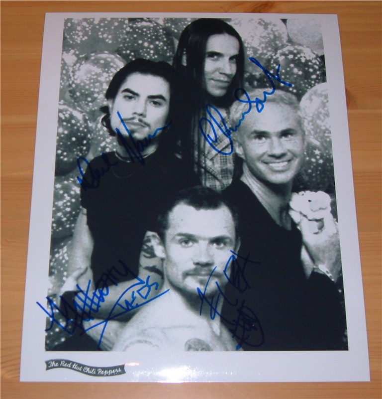 RED HOT CHILLI PEPPERS GROUP SIGNED 10 x 8 INCH