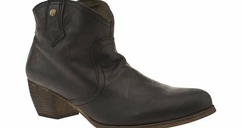 Red Or Dead Black Mountain Boots