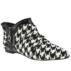 Female Aggy Houndstooth Fabric Upper Casual in Black and White