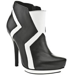 Red Or Dead Female Zee Zee Leather Upper in Black and White