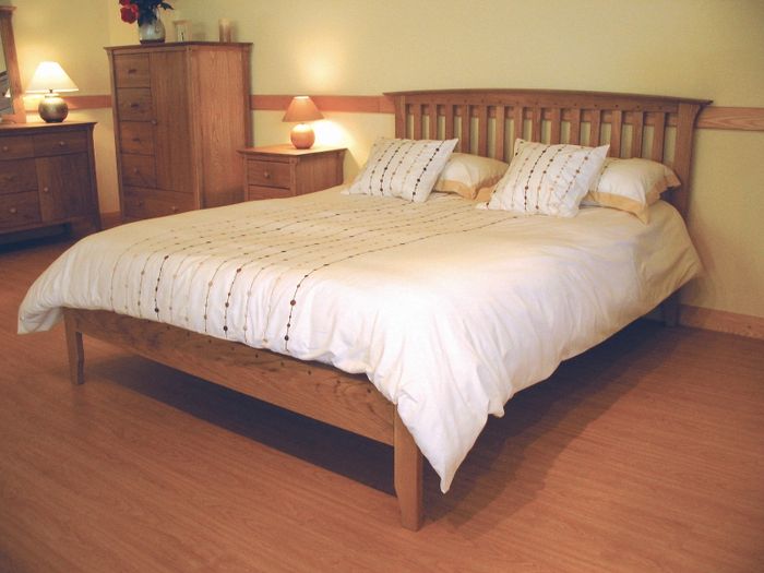 New England 4ft 6 Double Wooden Bedstead