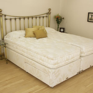 Relyon Chesterfield- 5FT Kingsize Divan Bed